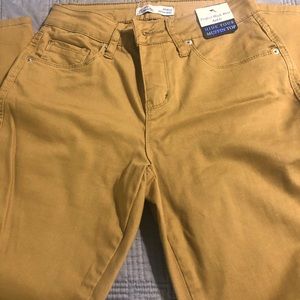 NWT Royalty perfect high rise ankle jeans. Mustard color, size 4.